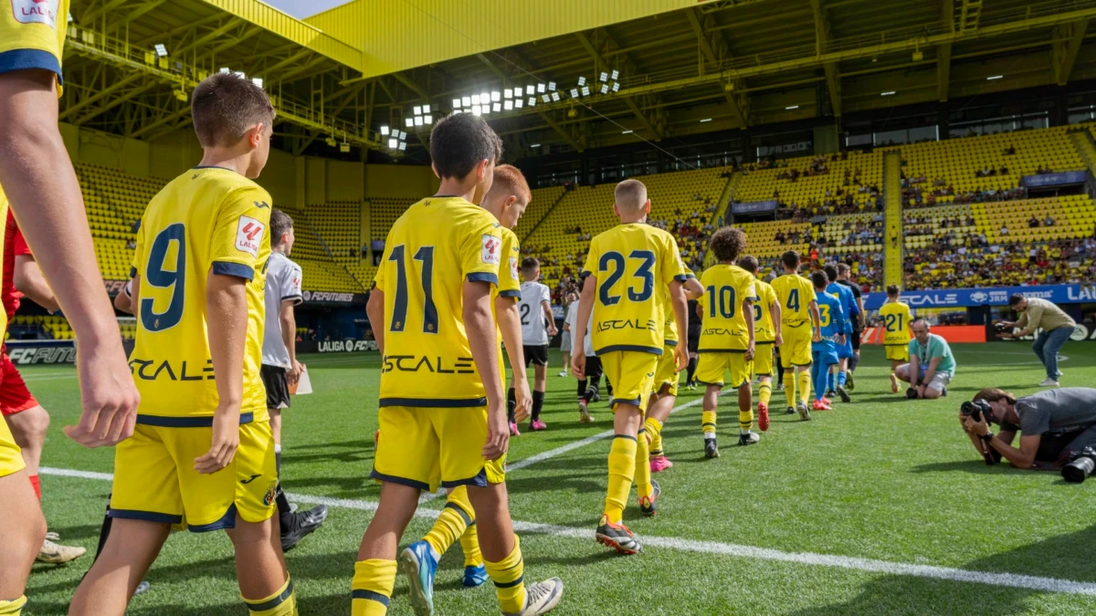 Villarreal youth players walking out onto the pitch